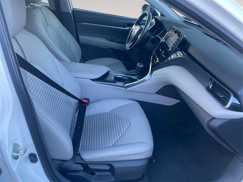 Used 2024 Toyota Camry SE w/ Convenience Package image 12