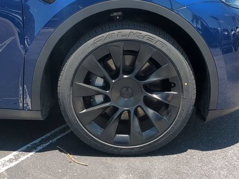 Used 2023 Tesla Model Y Long Range AWD/4WD image 11
