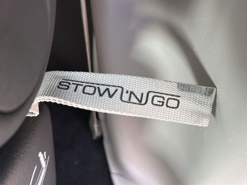 Used 2024 Chrysler Voyager LX image 33