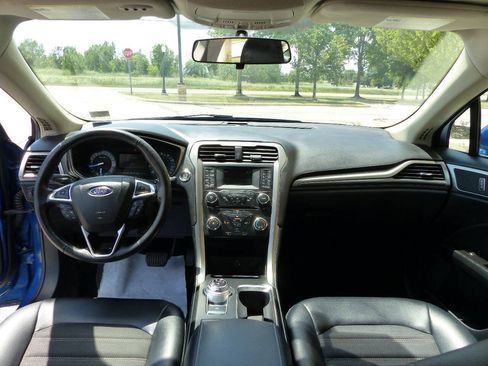 Used 2017 Ford Fusion SE w/ Equipment Group 201A AWD/4WD image 39