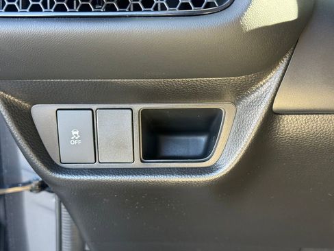 Certified 2026 Honda HR-V LX image 30