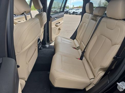 Used 2023 Jeep Grand Cherokee Limited w/ Luxury Tech Group II AWD/4WD image 14