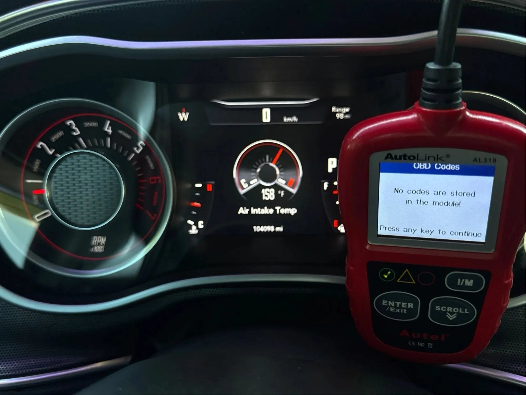 Used 2015 Dodge Challenger R/T Scat Pack w/ Leather Interior Group RWD image 12