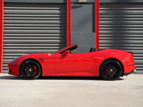 Used 2016 Ferrari California T image 8