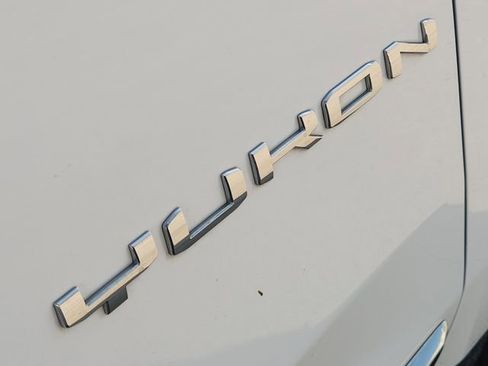 Used 2023 GMC Yukon XL SLT AWD/4WD image 11