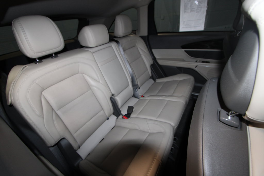 Used 2024 Lincoln Nautilus Premier AWD/4WD image 27