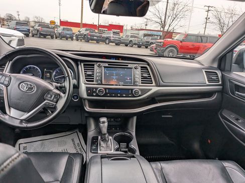 Used 2019 Toyota Highlander Limited image 16