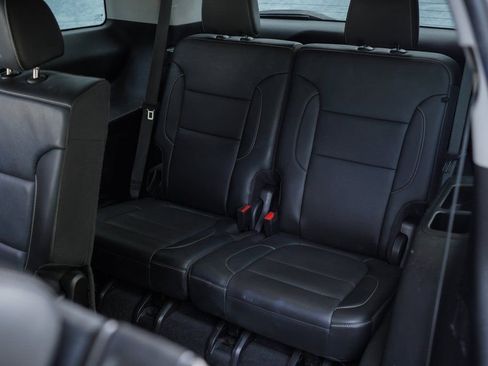 Used 2023 GMC Acadia SLT image 25