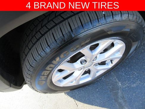 Used 2022 Jeep Grand Cherokee L Limited AWD/4WD image 3