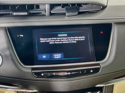 Used 2018 Cadillac XT5 Luxury w/ Driver Awareness Package AWD/4WD image 16