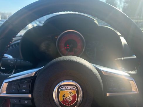 Used 2018 FIAT 124 Spider Abarth w/ Convenience Group image 18