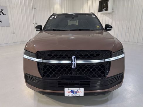 Used 2025 Lincoln Navigator Black Label AWD/4WD image 33