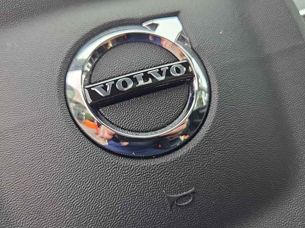 Certified 2025 Volvo XC40 B5 Ultra AWD/4WD image 27