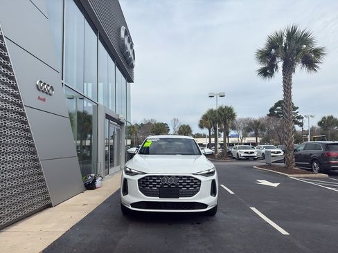 Used 2025 Audi Q5 Premium w/ Convenience Package image 2