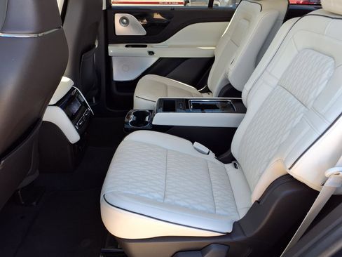 Used 2023 Lincoln Aviator Black Label w/ Class IV Trailer Tow Package image 11