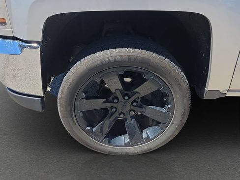 Used 2018 Chevrolet Silverado 1500 LT w/ LT Eassist Package RWD image 4