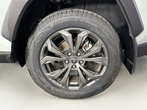 Used 2022 Toyota RAV4 XLE Premium image 11