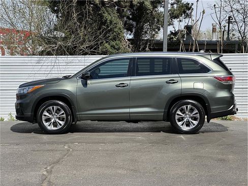 Used 2015 Toyota Highlander XLE image 13