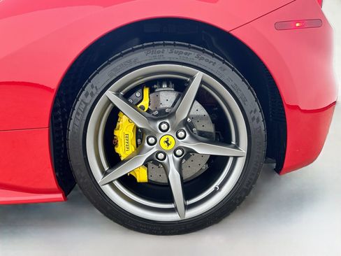 Used 2018 Ferrari 488 Spider RWD image 42