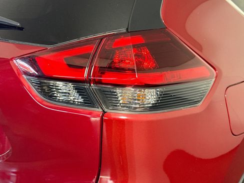 Used 2020 Nissan Rogue SV image 34