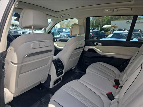 Certified 2024 BMW X7 xDrive40i w/ Executive Package image 12