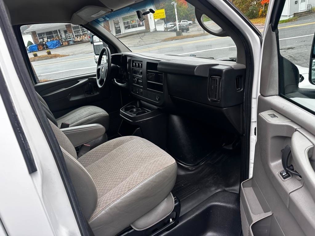 Used 2014 Chevrolet Express 3500 RWD image 16