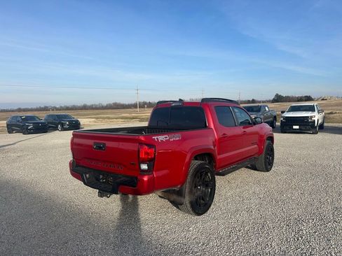 Used 2019 Toyota Tacoma TRD Sport image 3