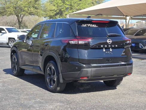 Used 2024 Nissan Rogue SV image 5