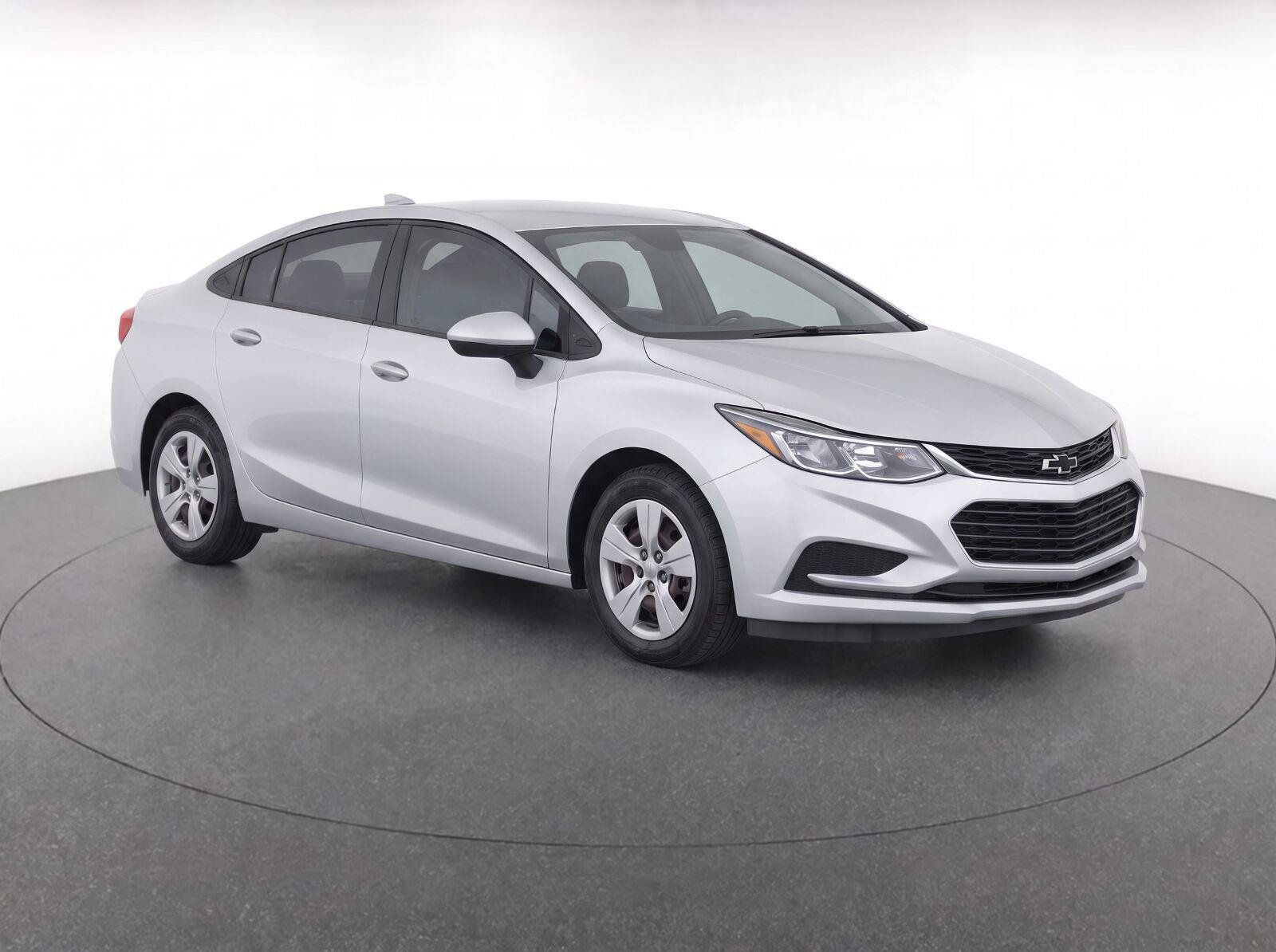 Used 2018 Chevrolet Cruze LS FWD image 2