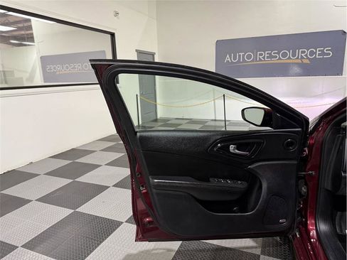 Used 2016 Chrysler 200 S w/ Navigation & Sound Group I image 14