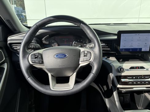 Used 2020 Ford Explorer XLT image 17