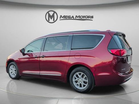 Used 2020 Chrysler Pacifica Touring-L image 4