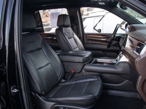 Used 2021 GMC Yukon Denali w/ Denali Premium Package image 19