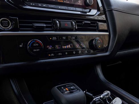 Used 2023 Nissan Pathfinder SV image 22