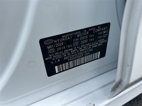 Used 2025 Genesis G70 2.5T image 31