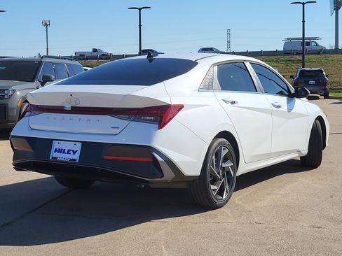 New 2026 Hyundai Elantra Limited FWD image 5