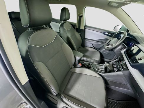 Used 2023 Volkswagen Taos SE w/ Panoramic Sunroof Package FWD image 31