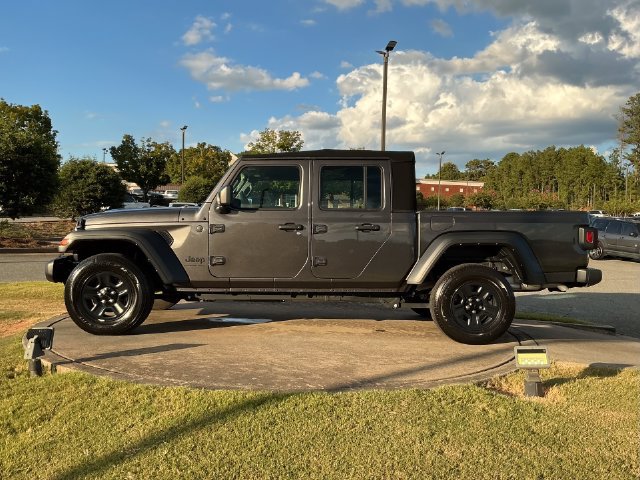 Used 2024 Jeep Gladiator Sport AWD/4WD image 4