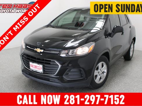 Used 2020 Chevrolet Trax LS FWD image 1