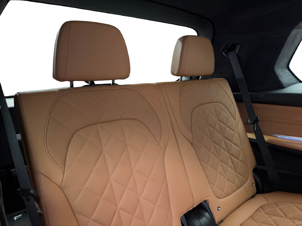 Used 2024 BMW X7 xDrive40i w/ Executive Package AWD/4WD image 45