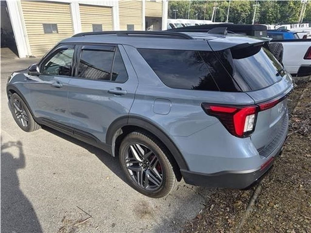 Used 2025 Ford Explorer ST-Line w/ Premium Package AWD/4WD image 39