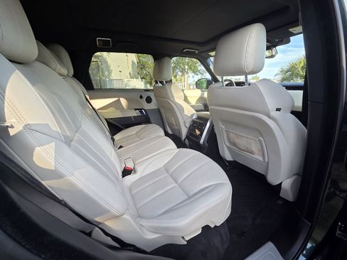 Used 2014 Land Rover Range Rover Sport HSE image 8