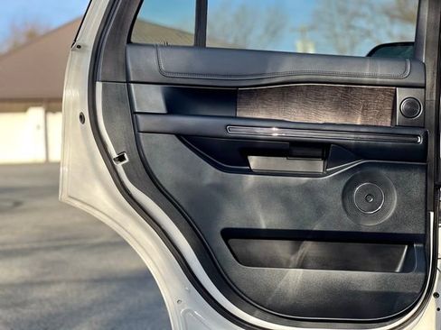 Used 2020 Ford Expedition Limited image 15