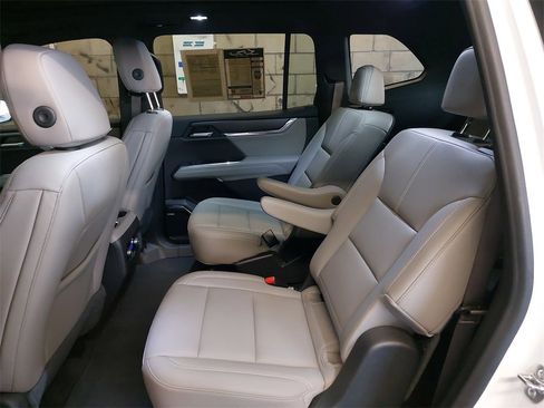 Used 2024 GMC Acadia Elevation image 35