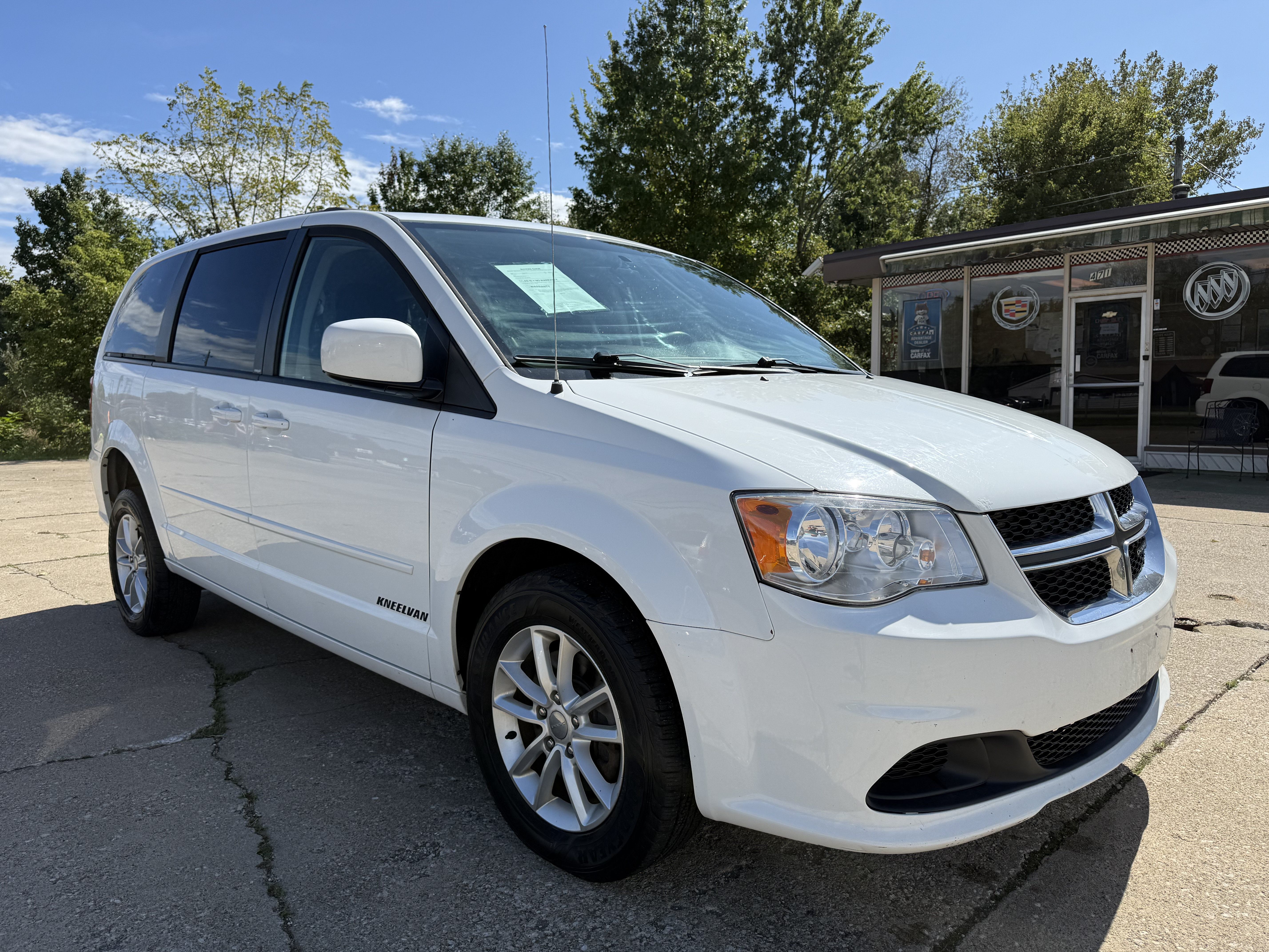 Used 2014 Dodge Grand Caravan SXT FWD image 3