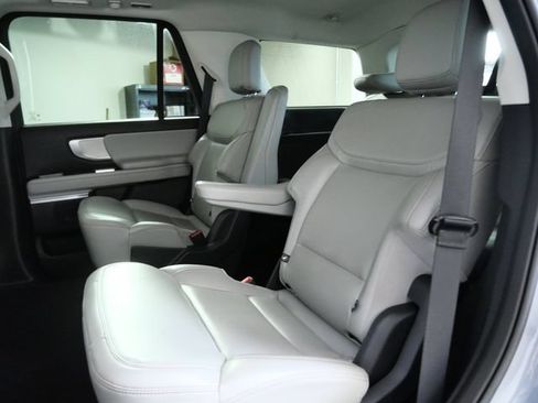 Certified 2025 Ford Expedition Active AWD/4WD image 11