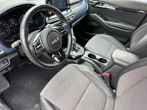 Used 2023 Kia Seltos S AWD/4WD image 9