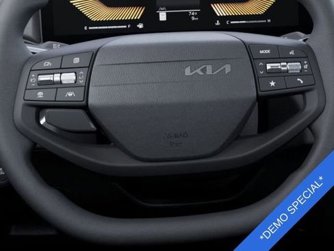 New 2025 Kia K4 LX image 22