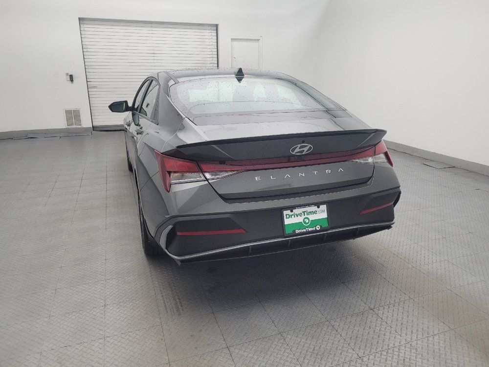 Used 2025 Hyundai Elantra Sport FWD image 6