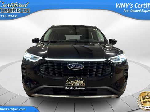 Used 2024 Ford Escape Platinum AWD/4WD image 2